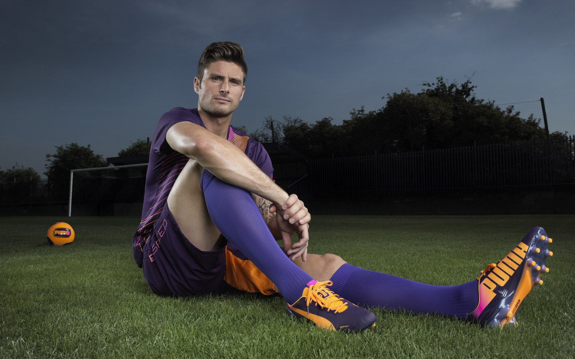 乐鱼体育官网优惠-东亚杯国足爆冷 战术思路引发讨论，东亚杯国足首发